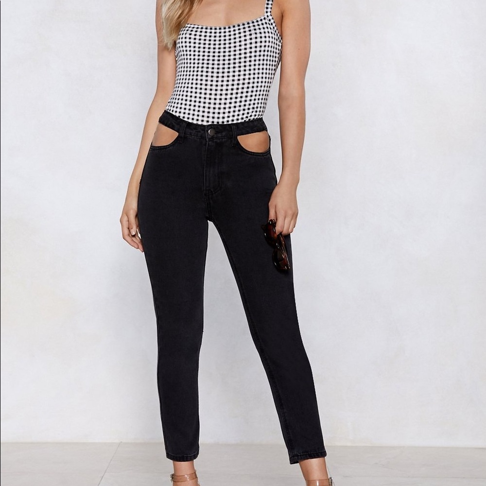 Cut Out pocket jeans